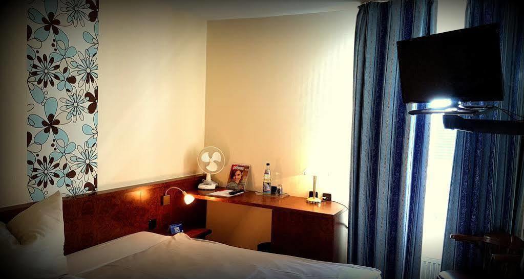 Hotel Primula Тройсдорф Экстерьер фото