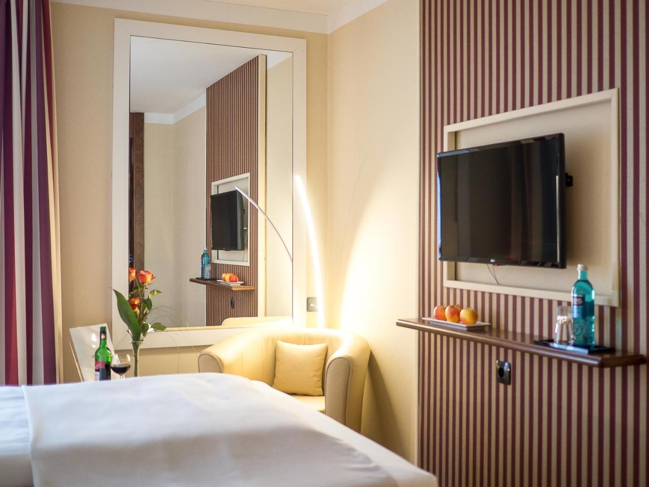 Hotel Primula Тройсдорф Экстерьер фото