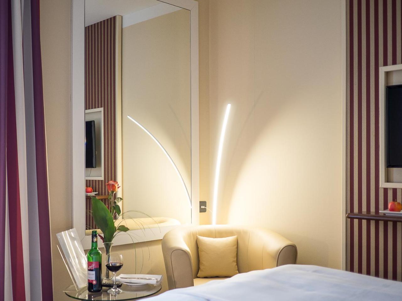 Hotel Primula Тройсдорф Экстерьер фото